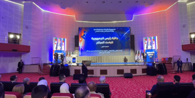 مشاركة مدير المدرسة العليا للفلاحة في حفل توزيع جائزة رئيس الجمهوريةللباحث المبتكر
